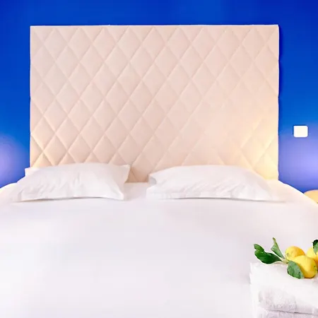 Lemon Hotel
